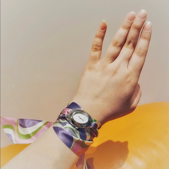 Watch with changeable ribbon - Picture 2 of 6